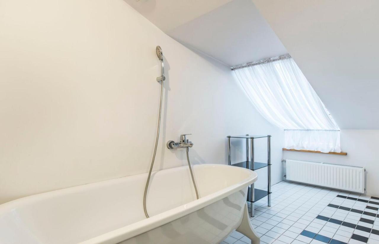 Central 2-Level Penthouse With Terrace And Free Parking Riga Kültér fotó